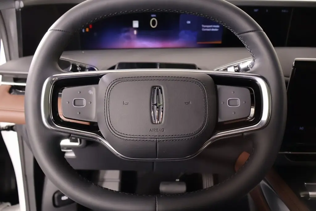 2026 Lincoln Nautilus Reserve photo 3