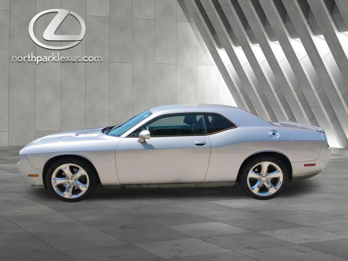 2014 Dodge Challenger R/T's photo