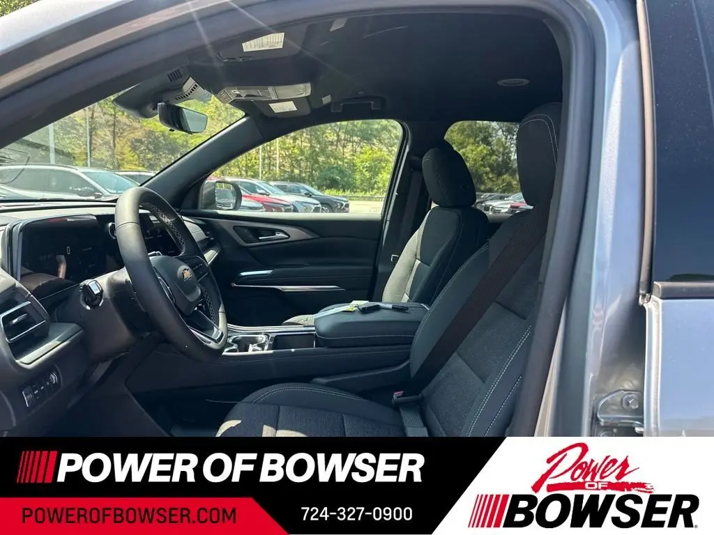 2026 Chevrolet Traverse 2LT photo 3