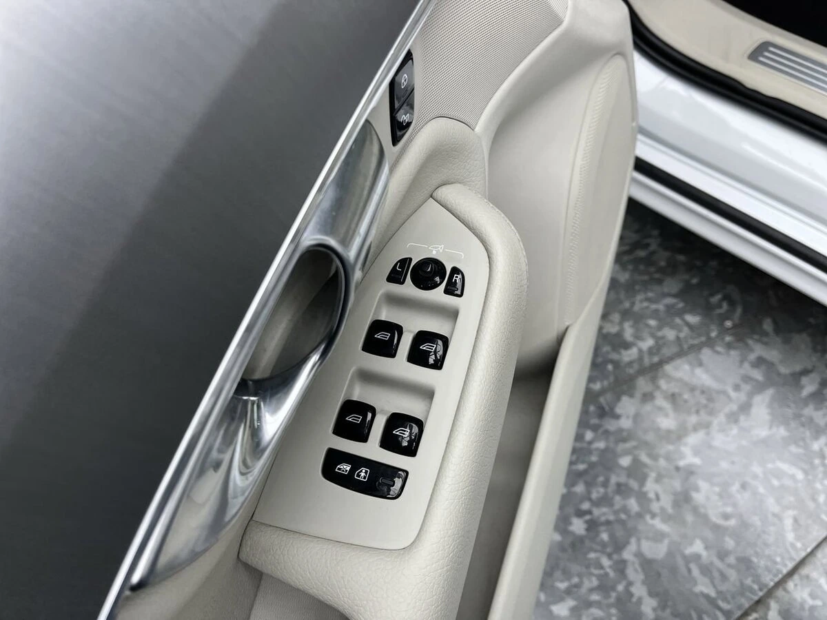 2022 Volvo - image 9