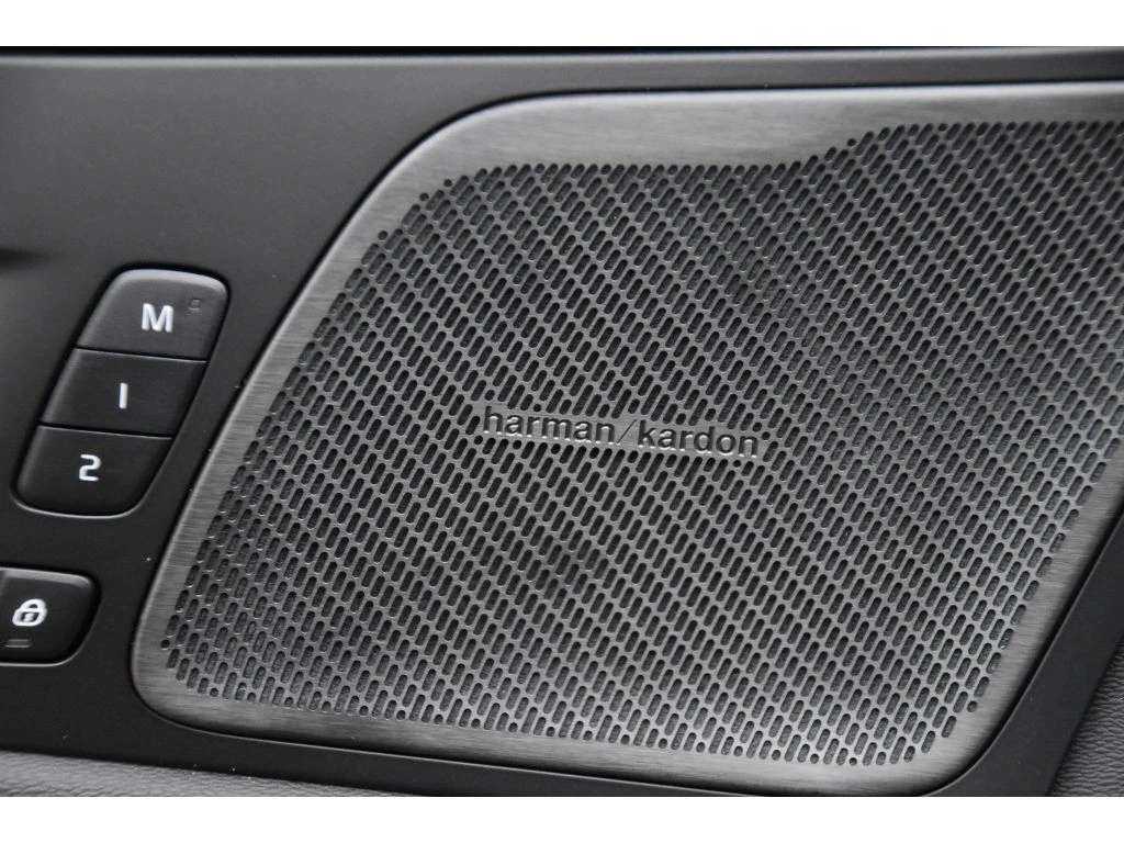 2026 Volvo - image 27