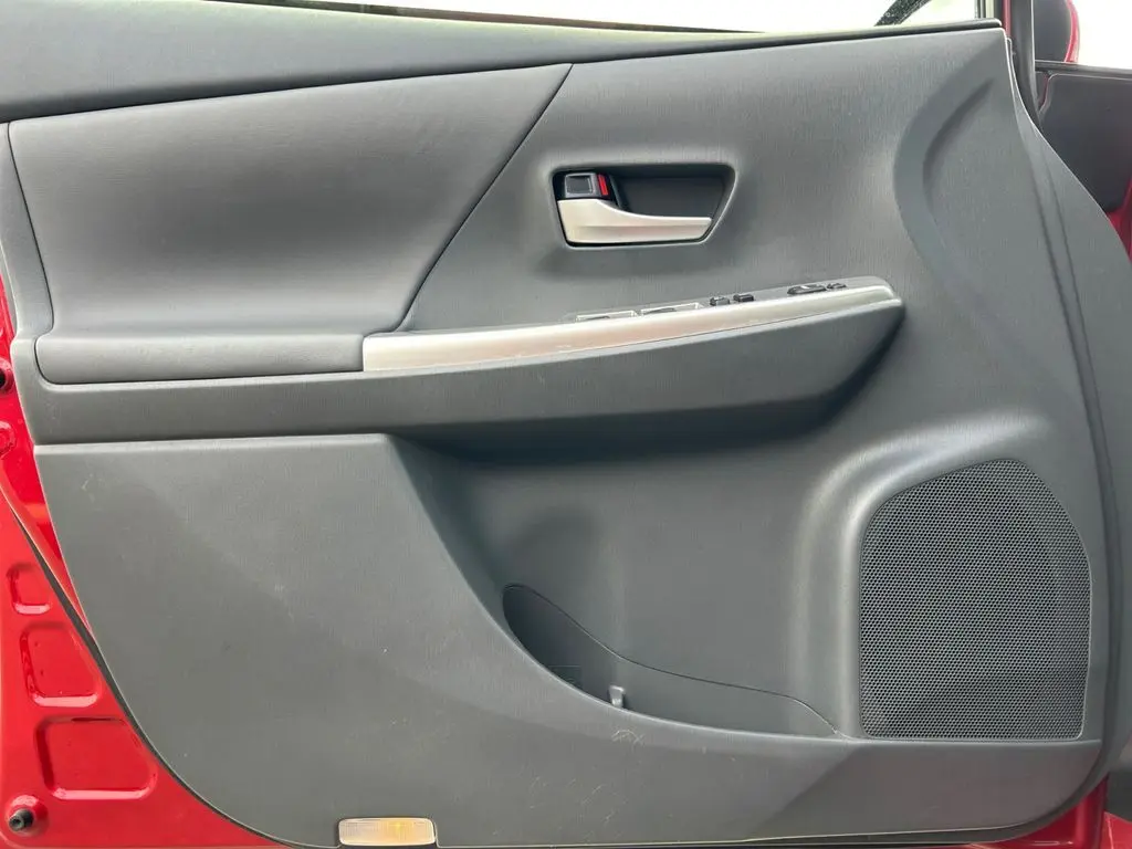 2014 Toyota Prius V Five photo 22