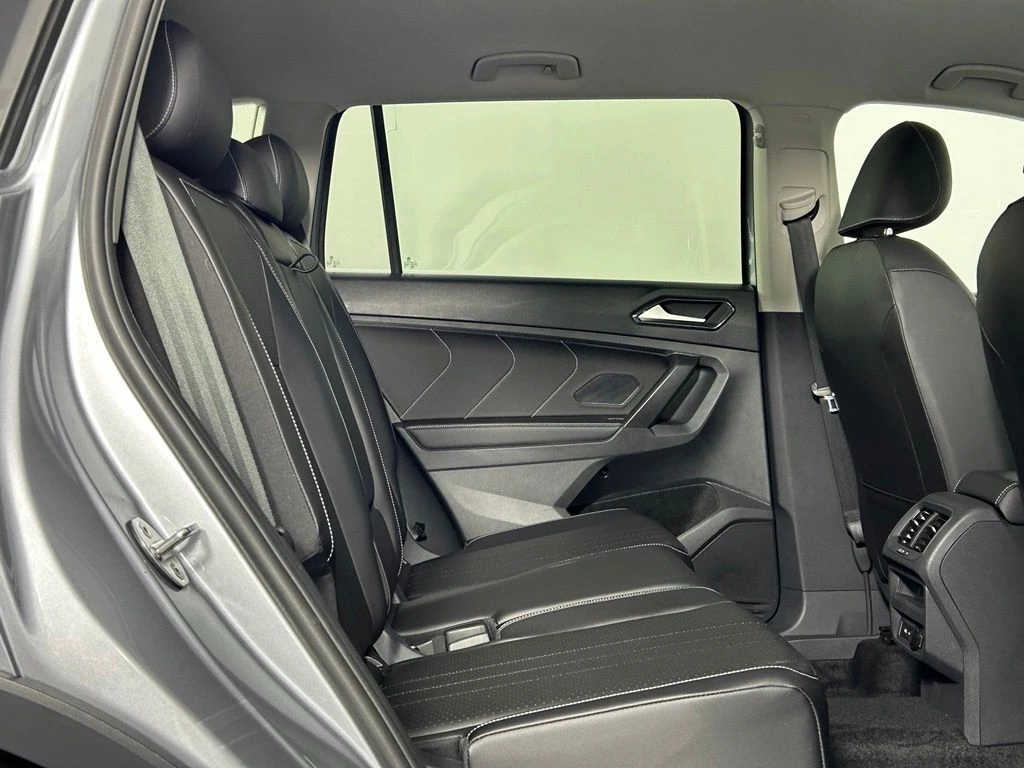 2024 Volkswagen Tiguan SE - Photo 12