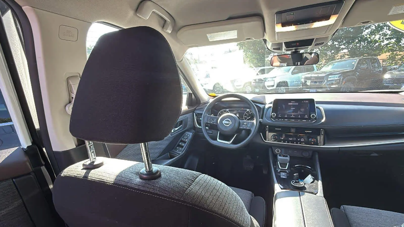 2022 Nissan Rogue SV photo 19