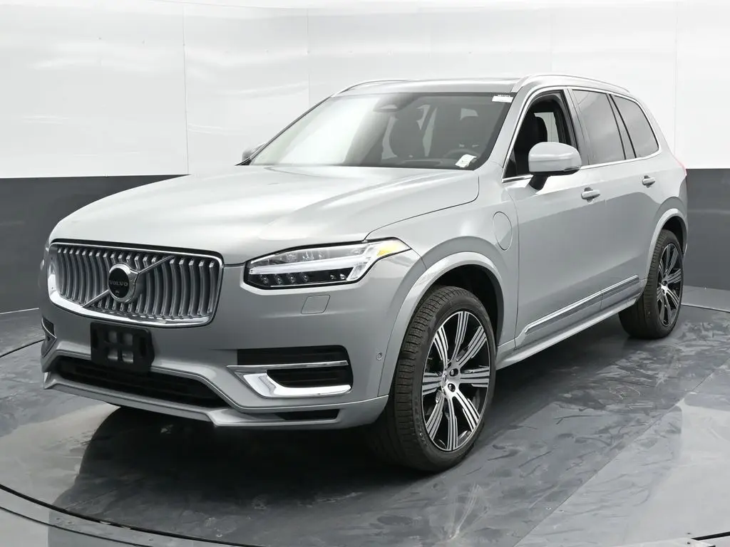 2025 Volvo - image 5