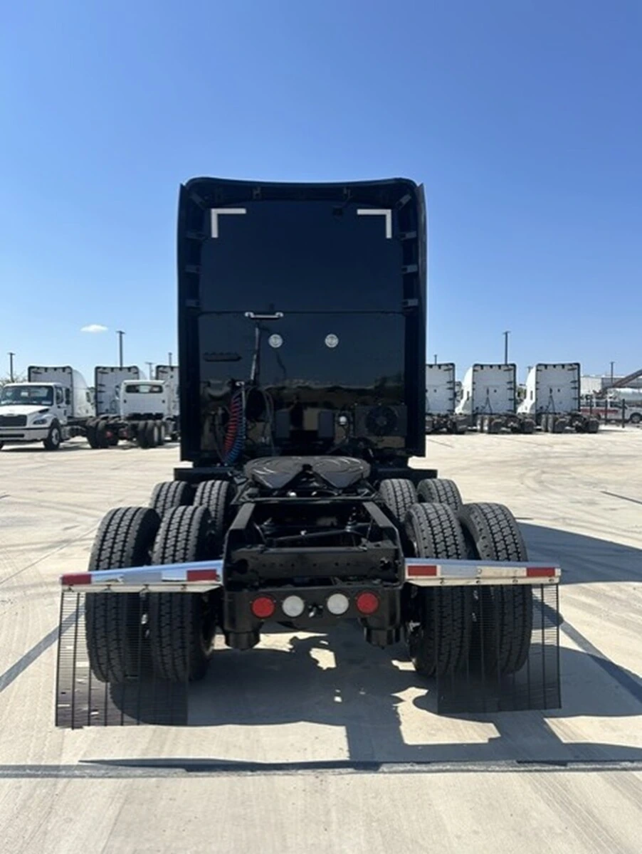 2023 Kenworth T680 — photo 4