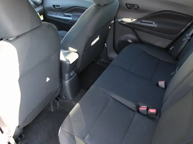 2025 Nissan Kicks Play S photo 21