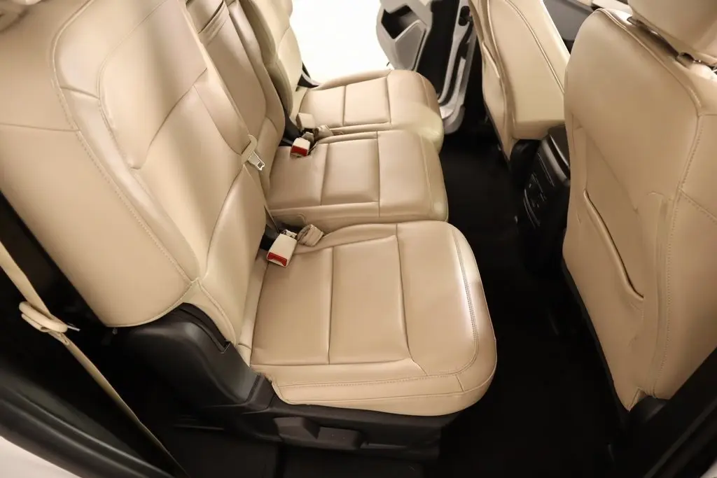 2024 Ford Explorer XLT photo 14