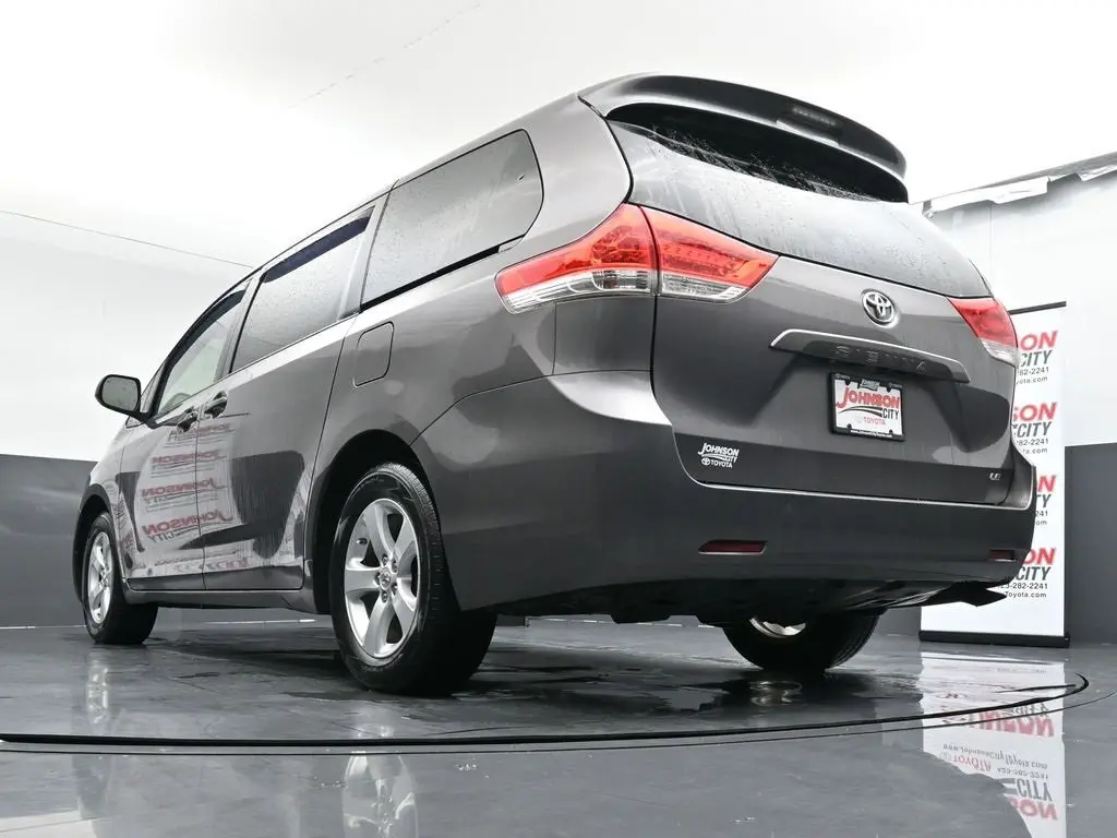 2014 Toyota Sienna LE photo 42