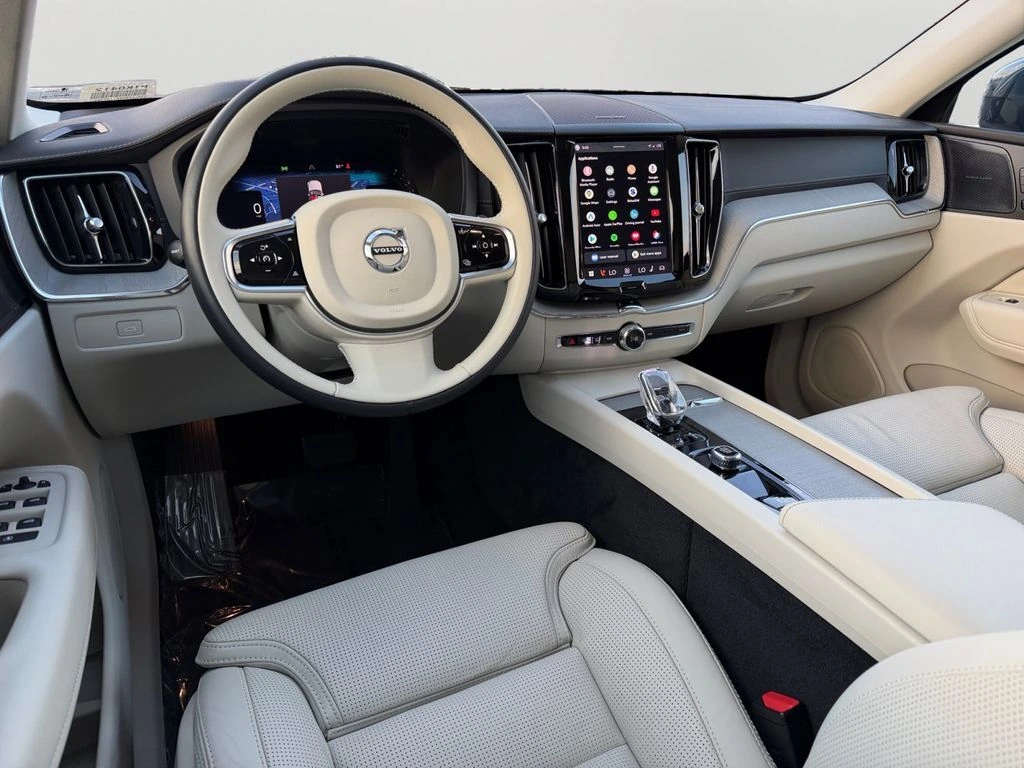 2023 Volvo - image 13