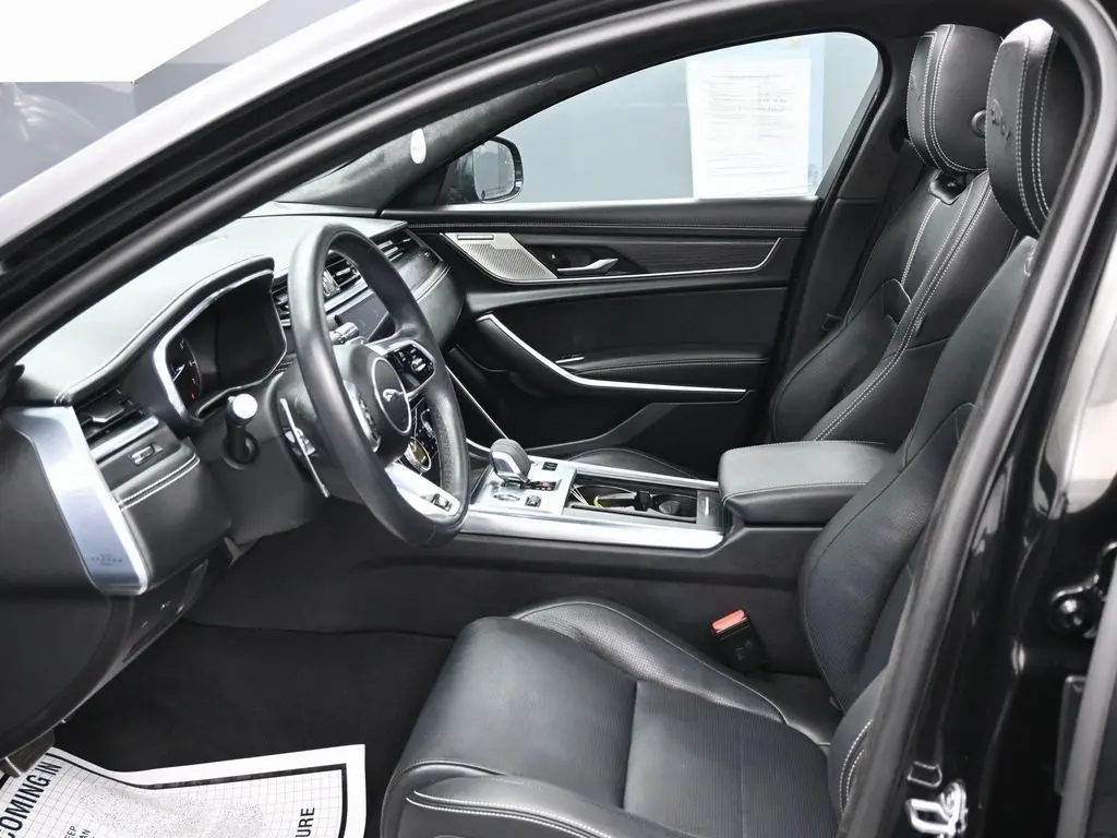 2022 Jaguar XF R-Dynamic SE photo 15