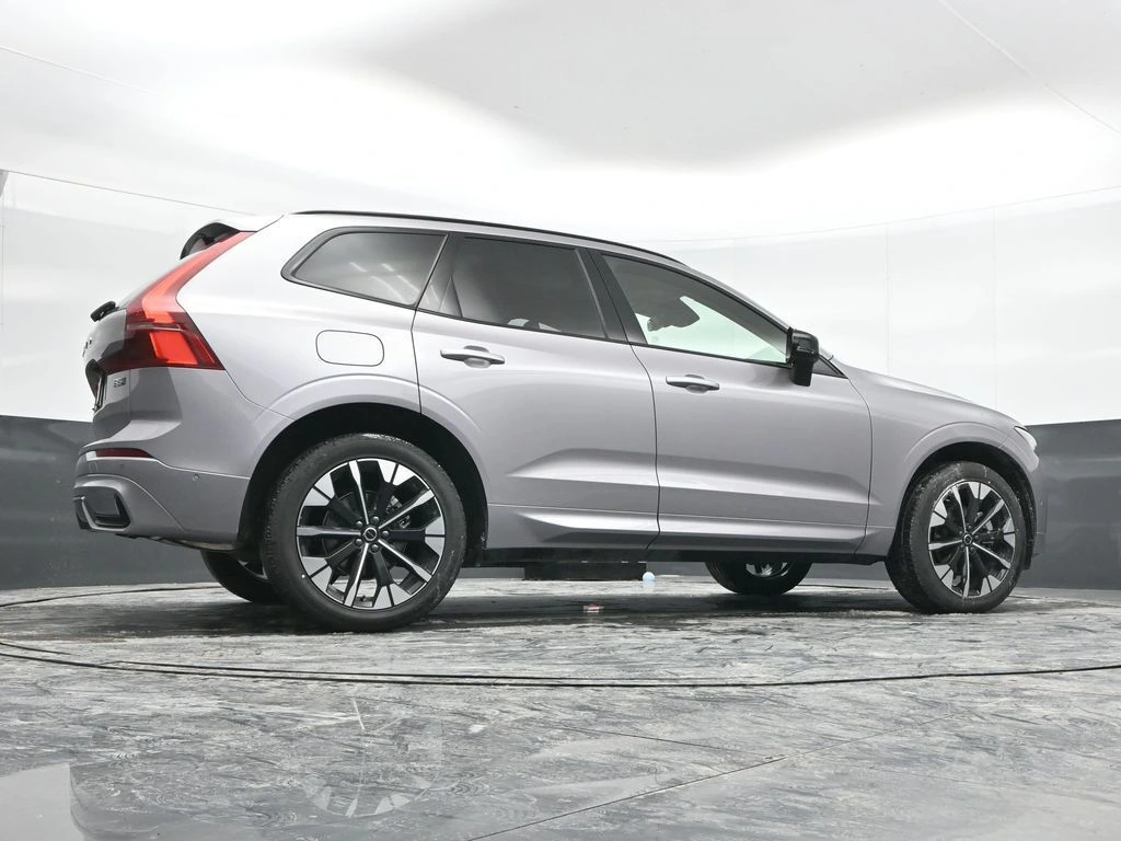 2026 Volvo - image 38