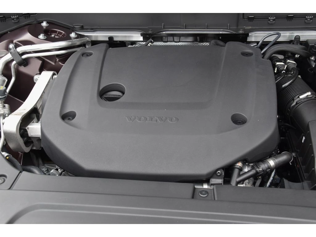 2026 Volvo - image 26