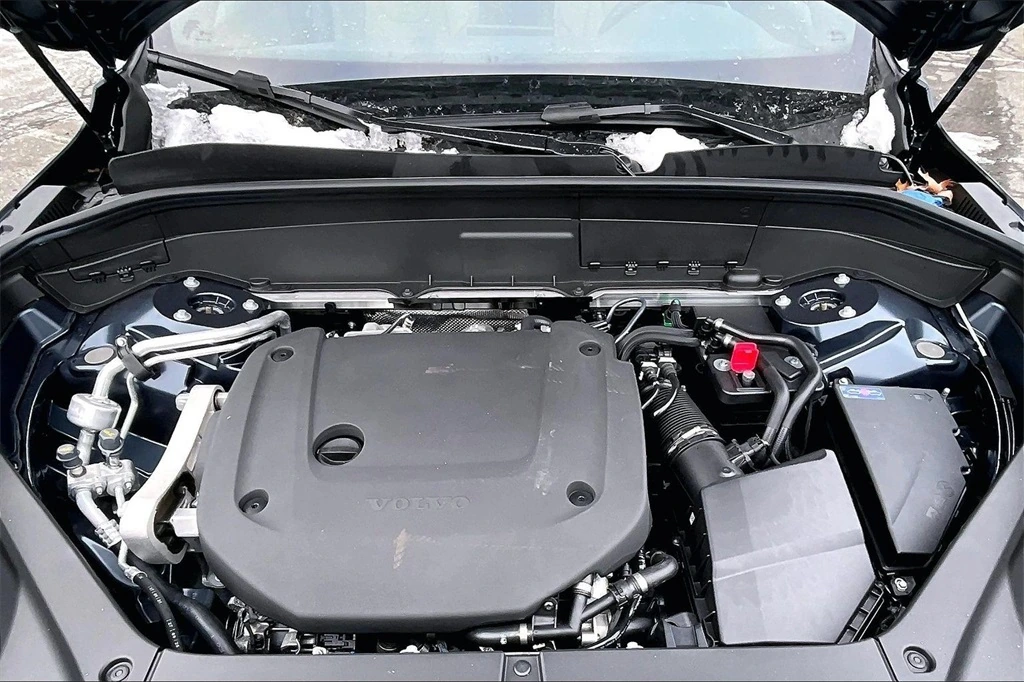 2026 Volvo - image 12