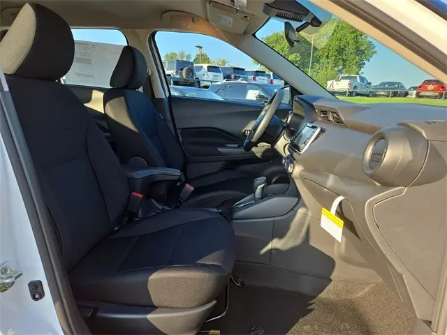 2025 Nissan Kicks Play S photo 14