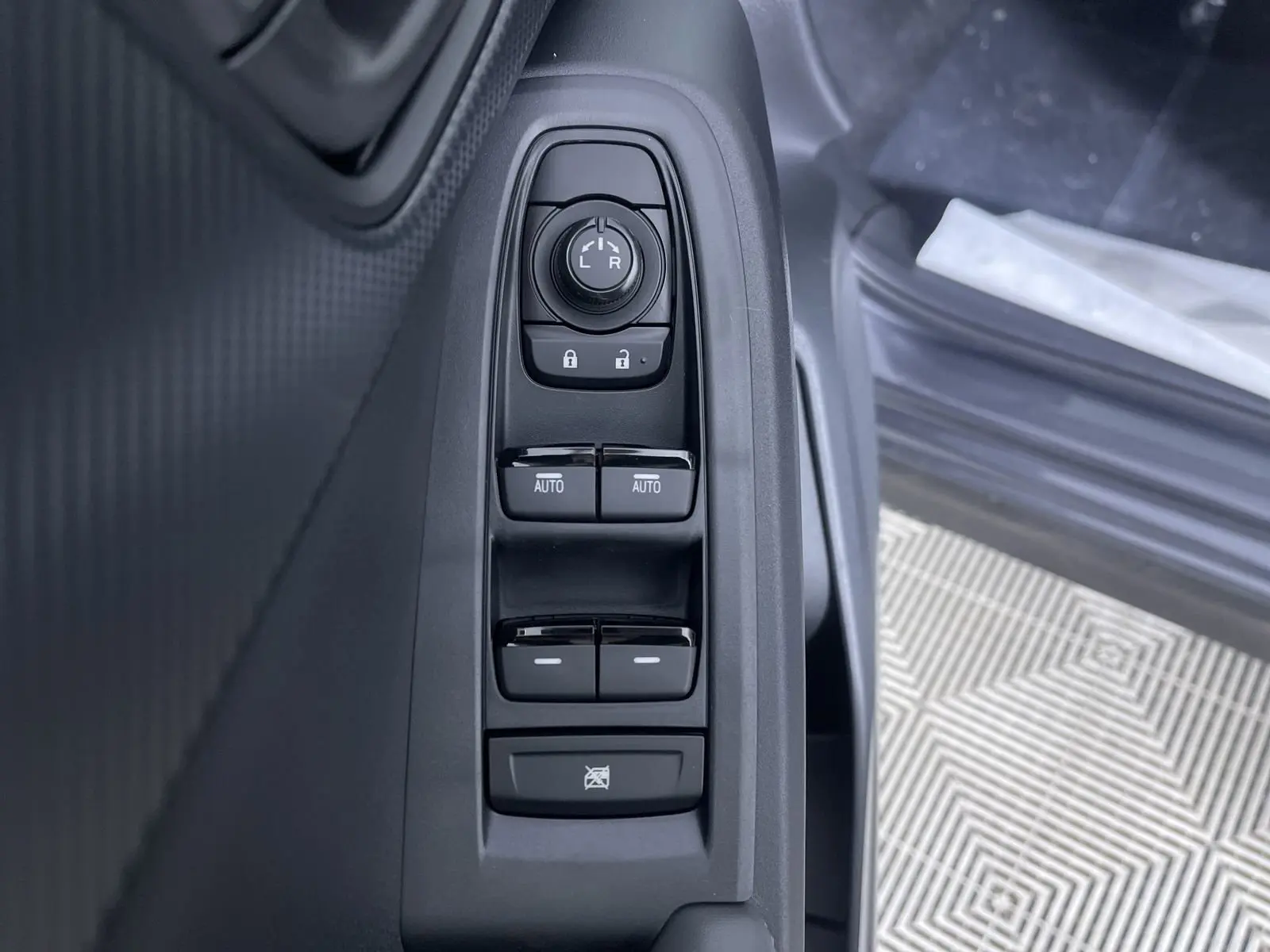 2025 Subaru Crosstrek Premium photo 12
