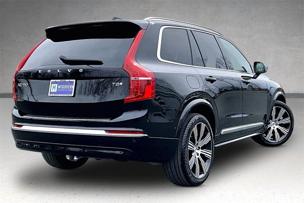 2025 Volvo - image 6