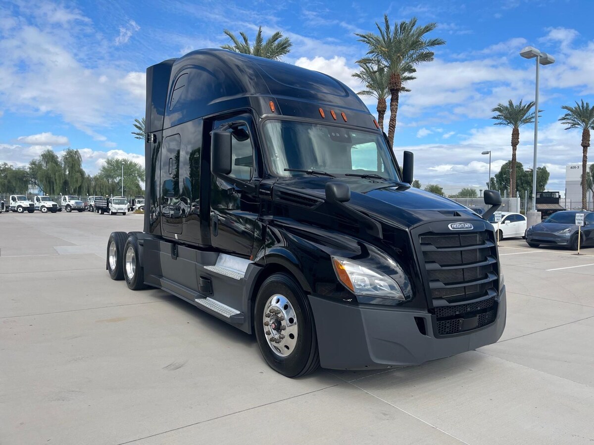 2021 Freightliner in Phoenix, AZ — photo 7