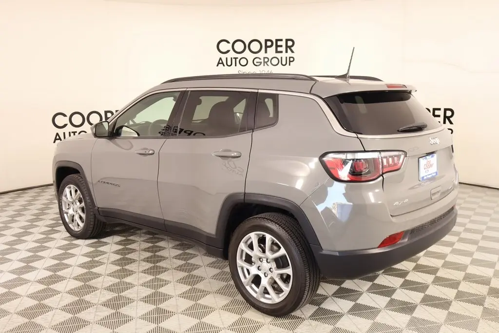 2024 Jeep Compass Latitude Lux photo 20