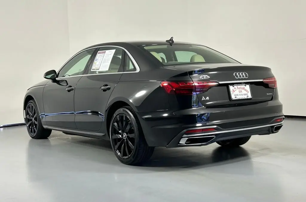2022 Audi A4 40 Premium Quattro photo 5