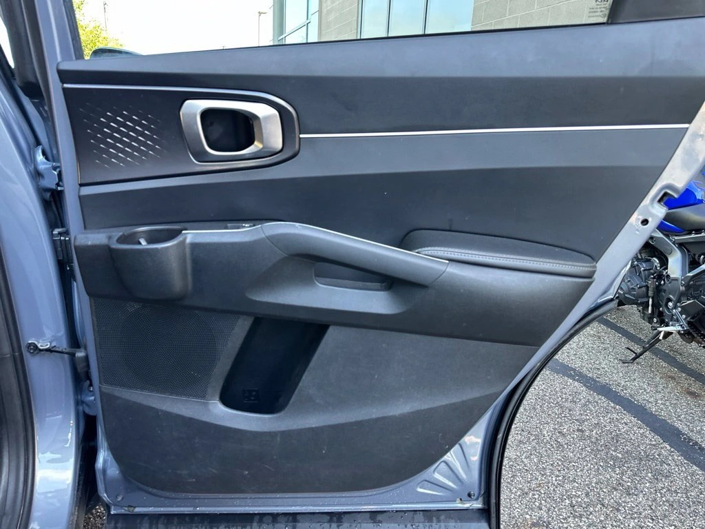2022 Kia Sorento LX - Photo 23