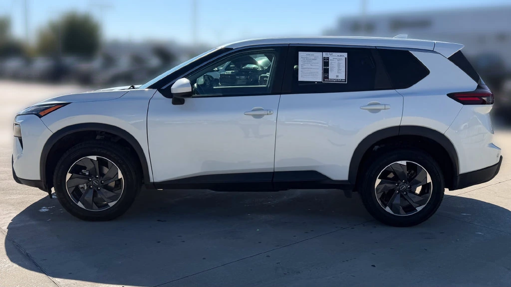 Used 2024 Nissan Rogue SV with VIN 5N1BT3BB7RC677196 for sale in Kansas City