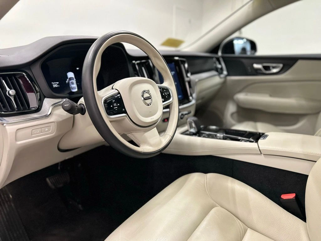 2023 Volvo - image 12