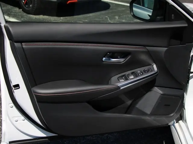 2024 Nissan Sentra SR Premium photo 11