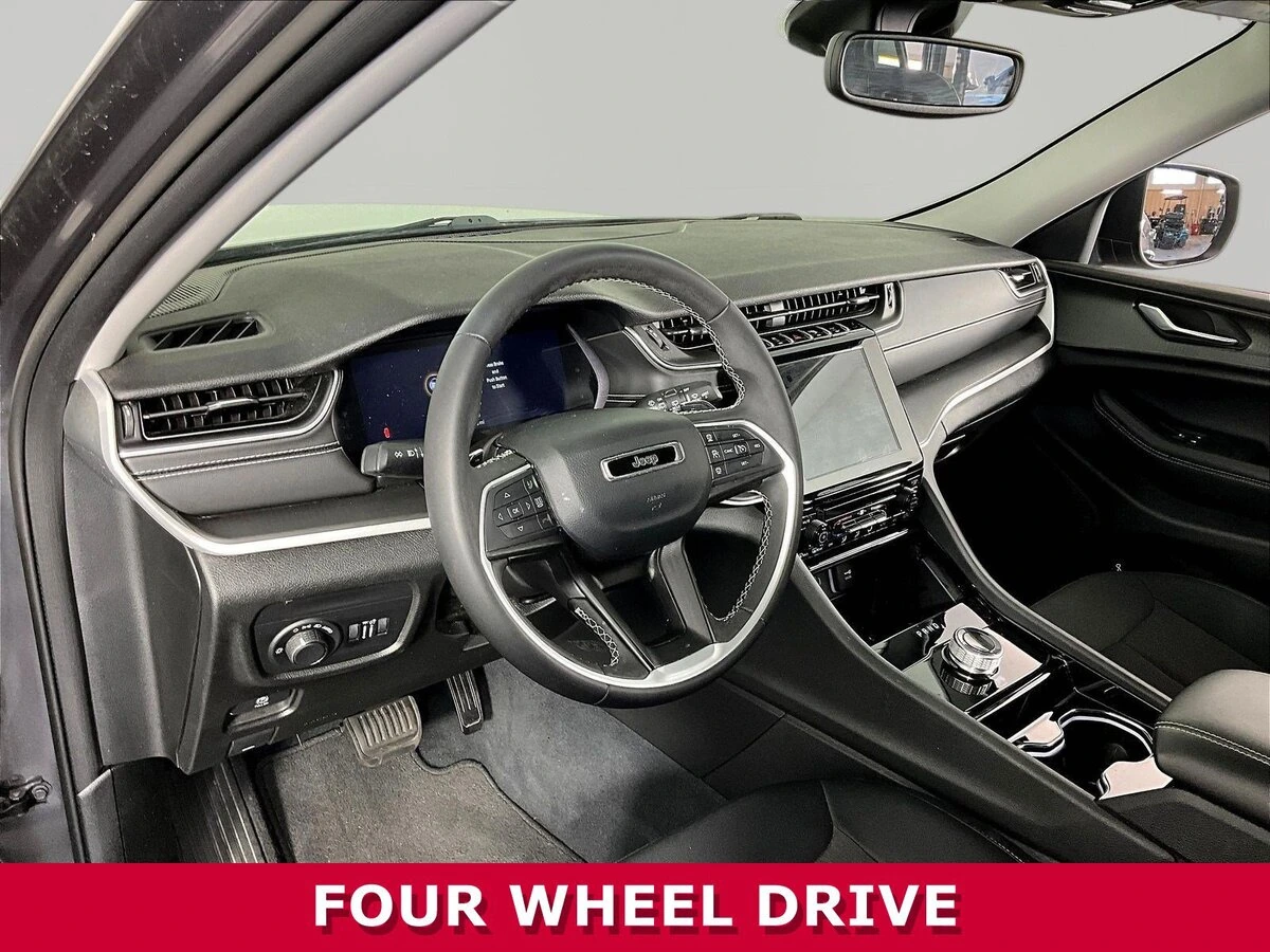 2023 Jeep Grand Cherokee Laredo - Photo 17