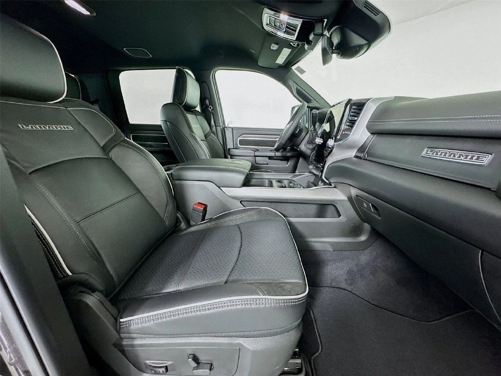 2026 RAM 3500 Laramie - Photo 29
