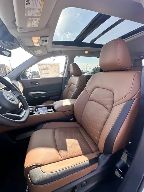 2025 Nissan Pathfinder Platinum photo 23