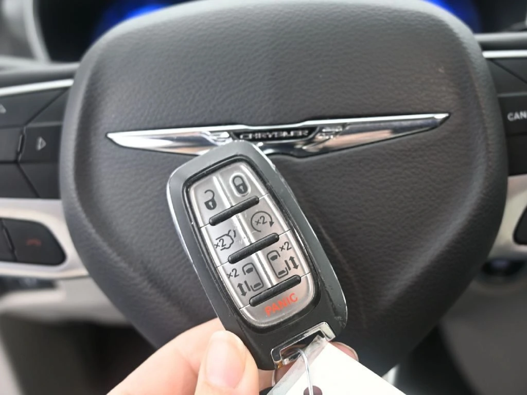 2024 Chrysler Pacifica Touring L - Photo 36