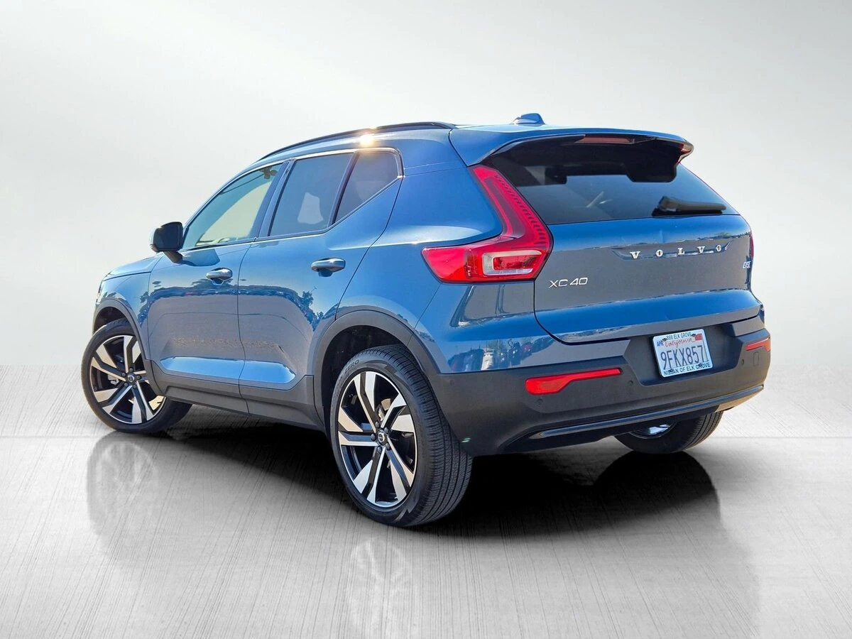 2023 Volvo - image 9