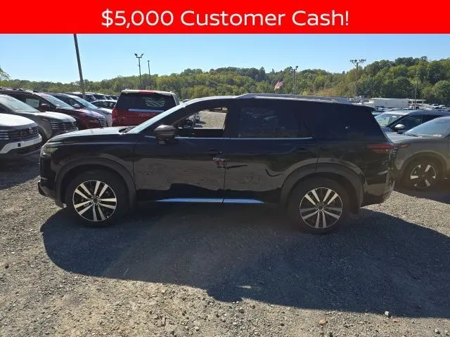 2025 Nissan Pathfinder Platinum photo 2