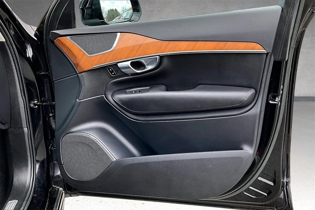 2023 Volvo - image 28