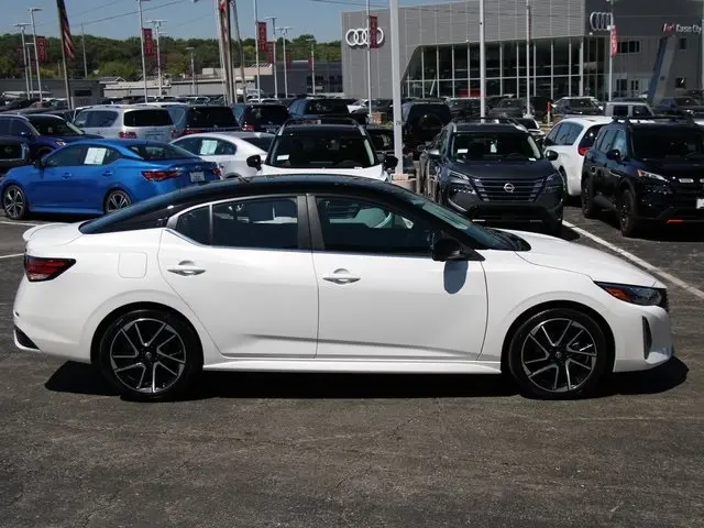 2024 Nissan Sentra SR Premium photo 10