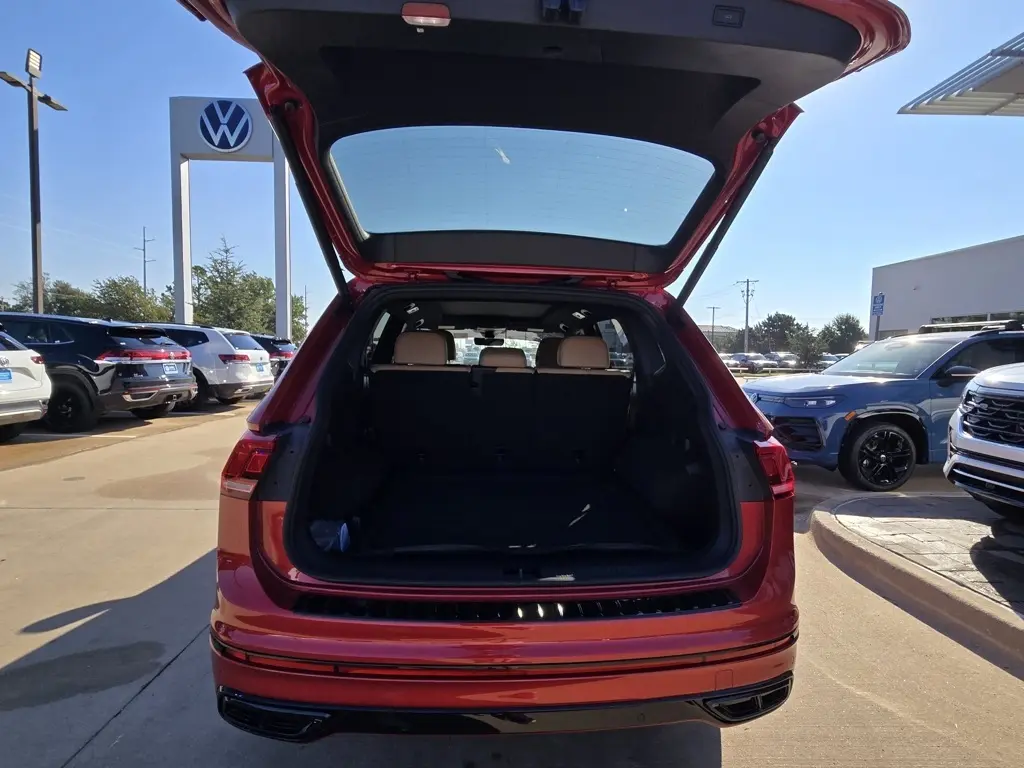 2024 Volkswagen Tiguan SE R-Line Black photo 16