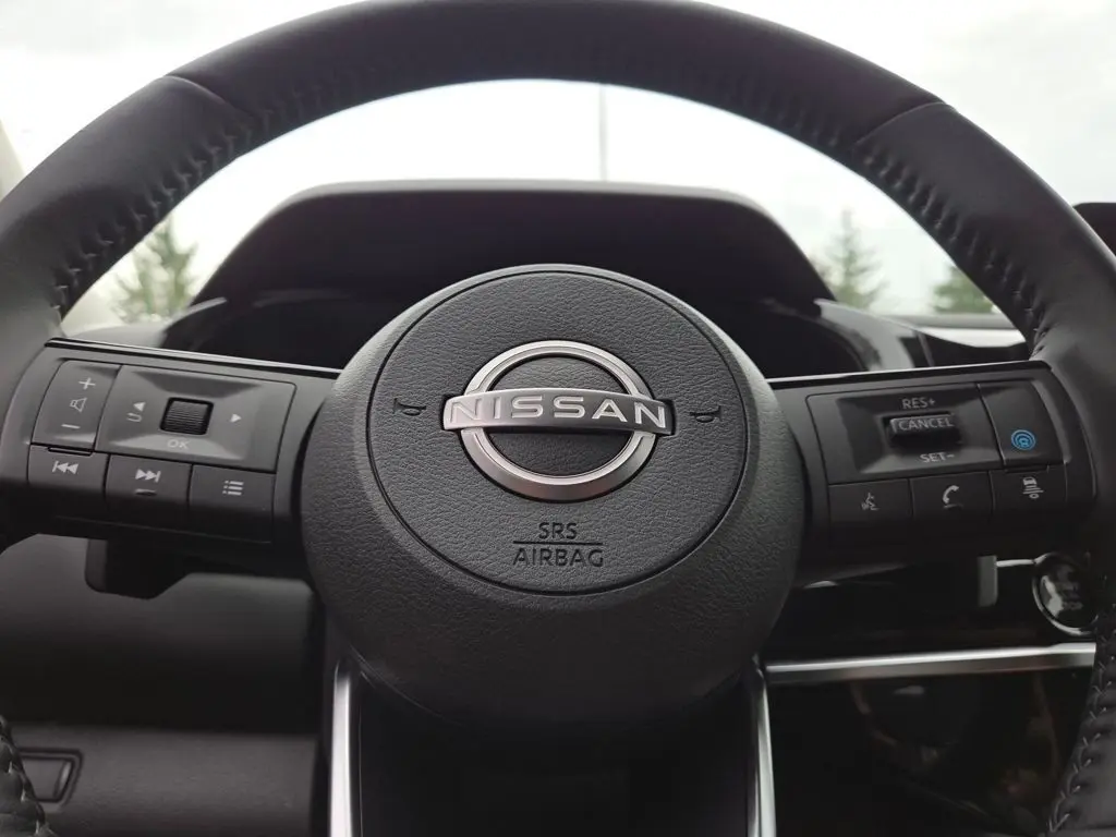 2025 Nissan Pathfinder SL photo 35