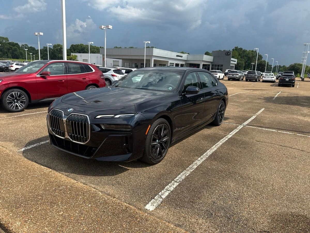 2023 BMW 7 Series 740i's photo