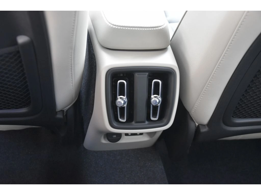 2026 Volvo - image 14