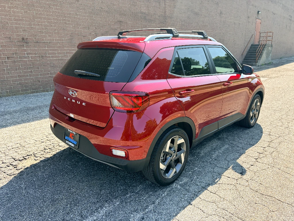 2025 Hyundai Venue SEL - Photo 6