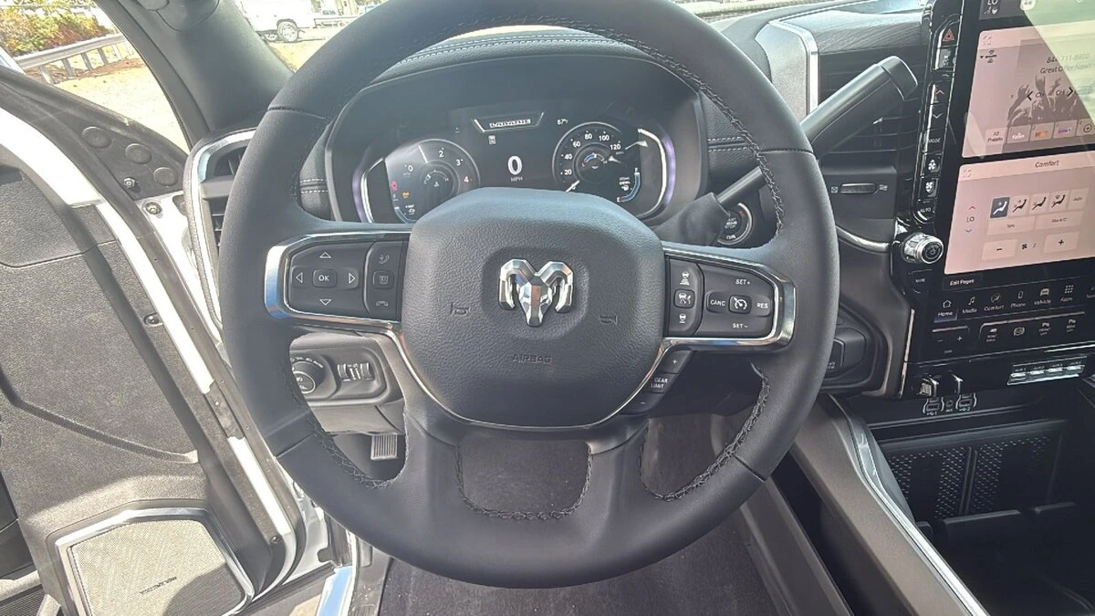 2026 RAM 3500 Laramie - Photo 17