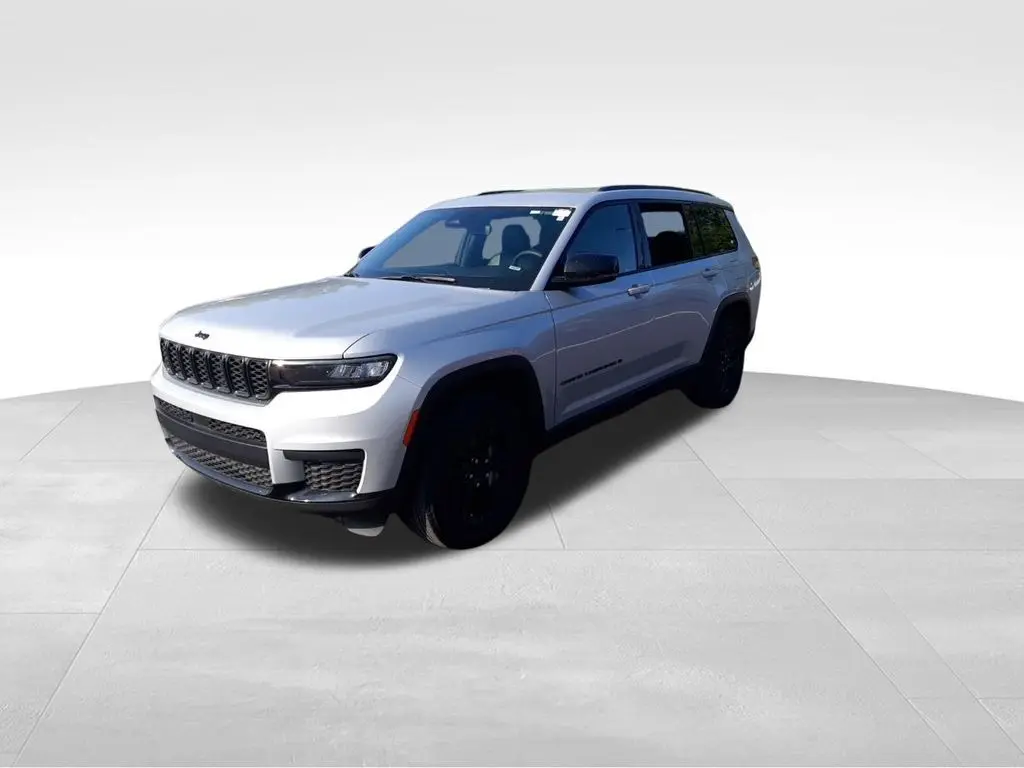 2024 Jeep Grand Cherokee Altitude photo 2