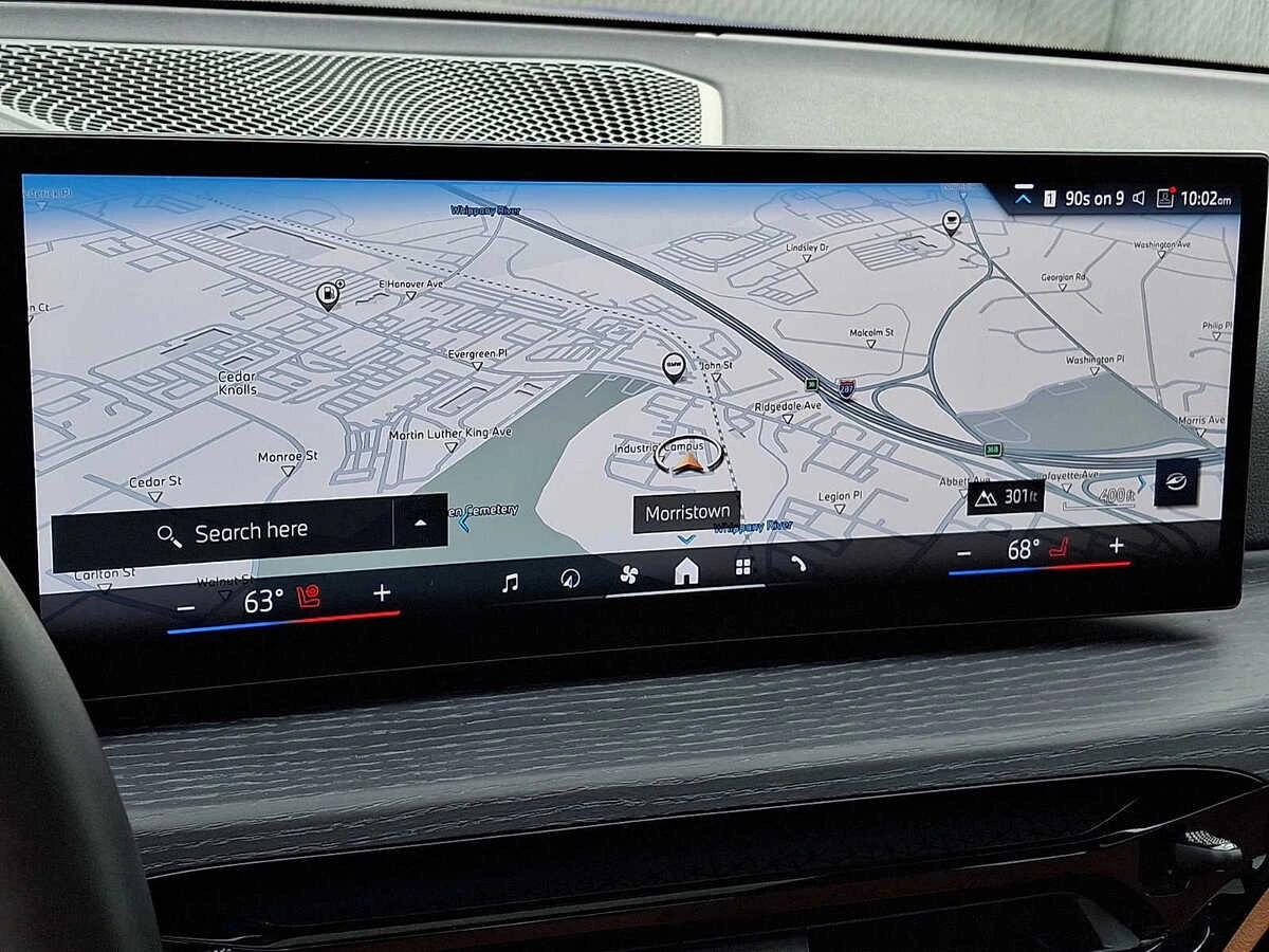 2025 BMW 3 Series 330i - Photo 14