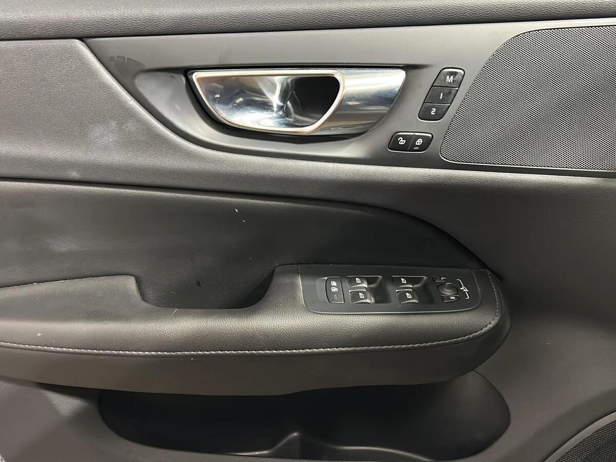 2021 Volvo - image 6