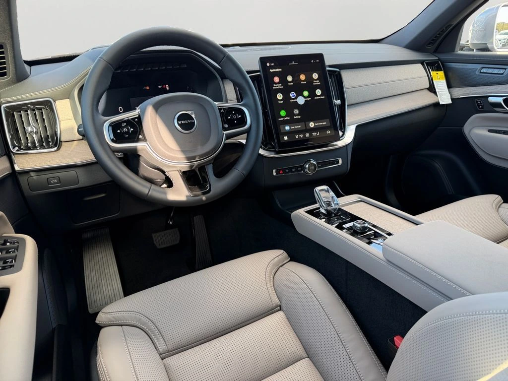 2026 Volvo - image 11