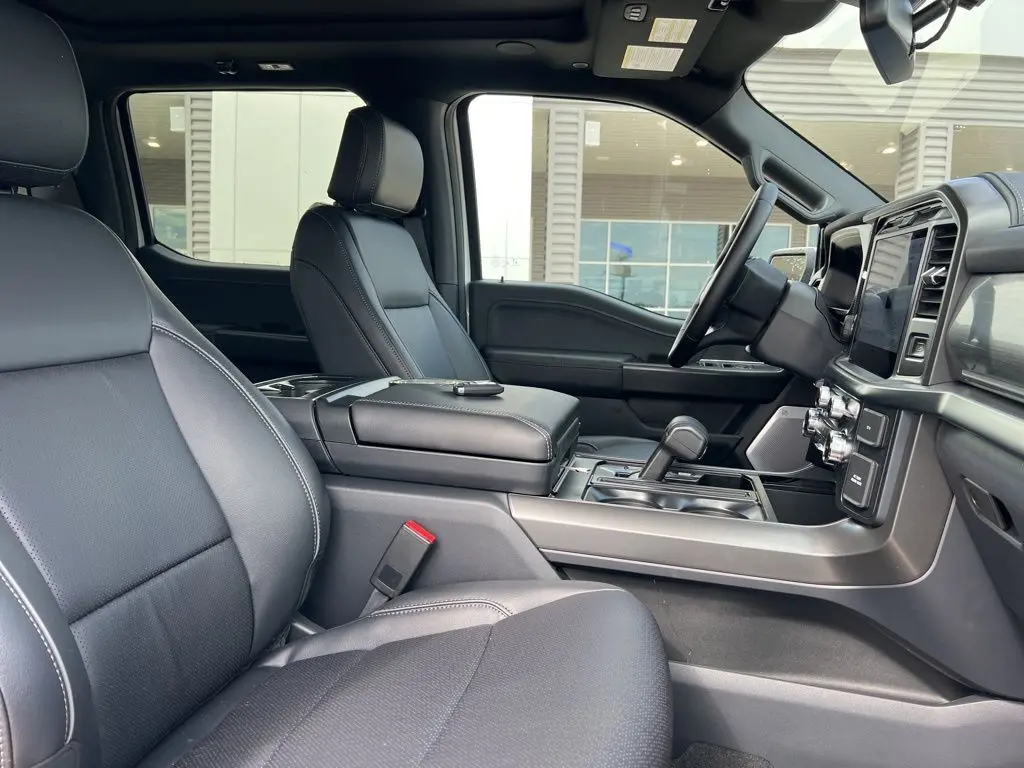 2025 Ford F-150 Lariat photo 16