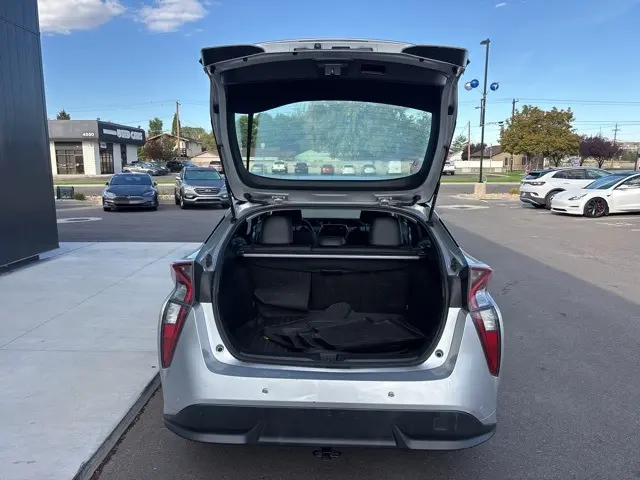 2017 Toyota Prius Four photo 7