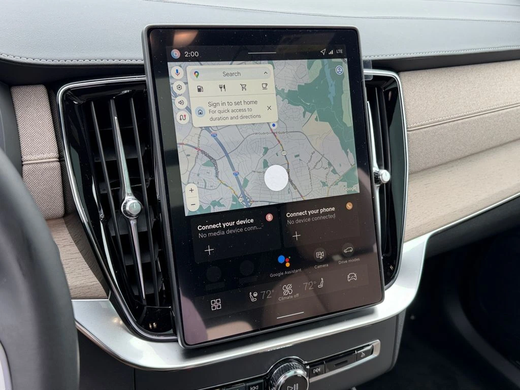 2026 Volvo - image 19