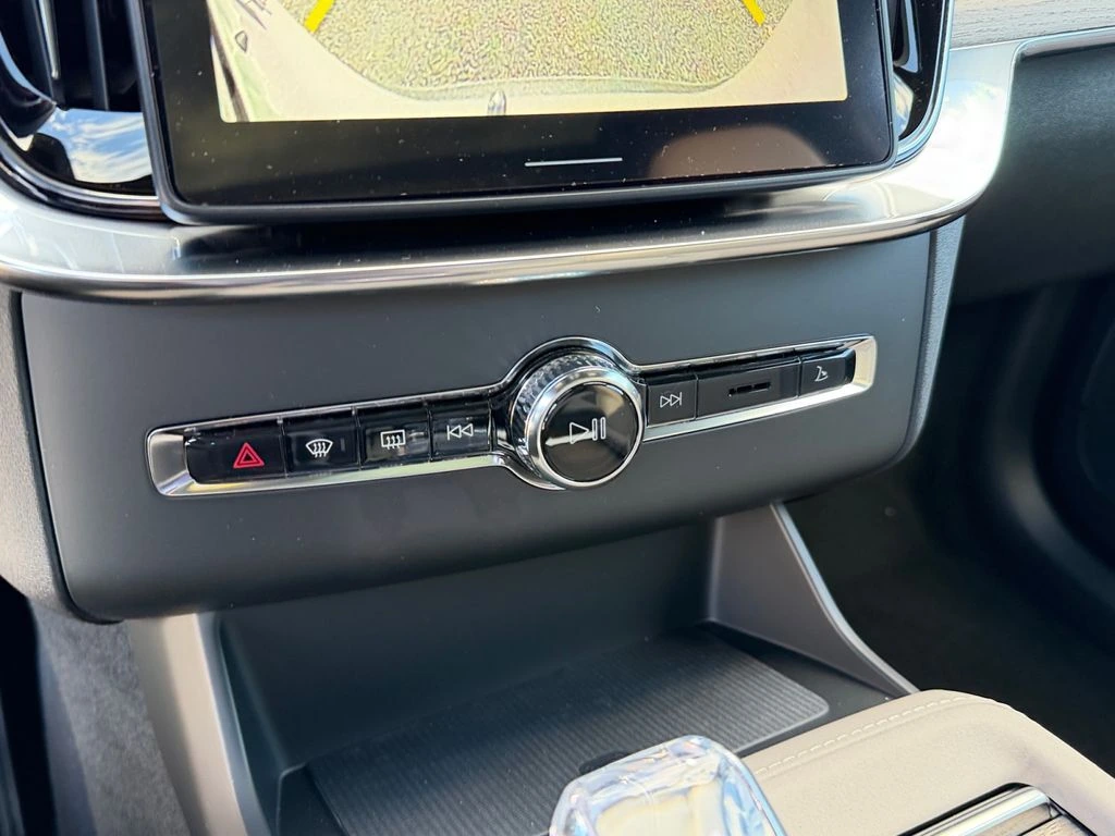 2026 Volvo - image 21